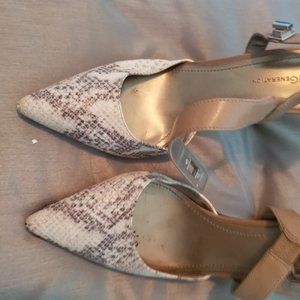 Women Shoes  Lizard print 8.5